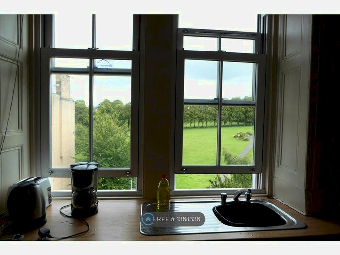 2 Bedroom Flat To Rent In Ogilvie Terrace, Edinburgh, EH11