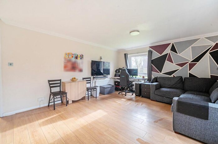 2 Bedroom Flat For Sale In Dawsmere Close, Camberley, GU15