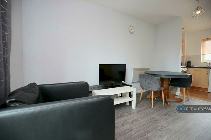 2 Bedroom Flat To Rent In Bodiam Hall, Coventry, CV1