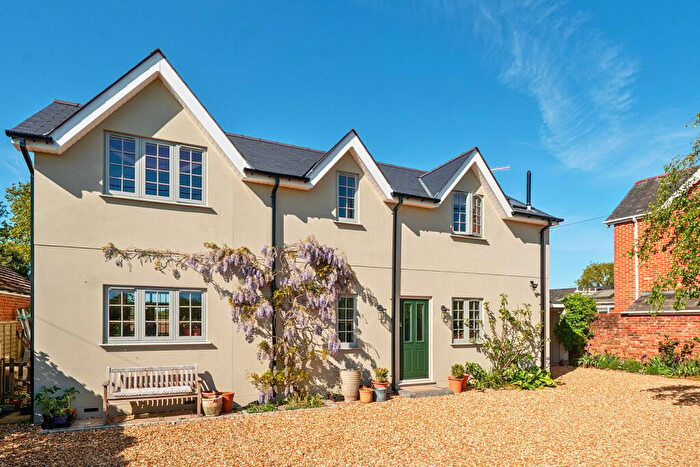 4 Bedroom Detached House For Sale In Lyndhurst Road, Bransgore, Christchurch, BH23