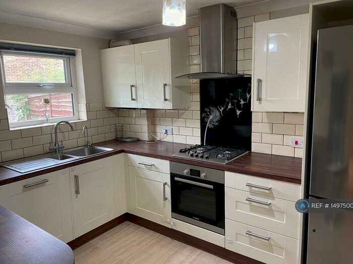 3 Bedroom Semi-Detached House To Rent In Mawbray Close, Lower Earley, Reading, RG6