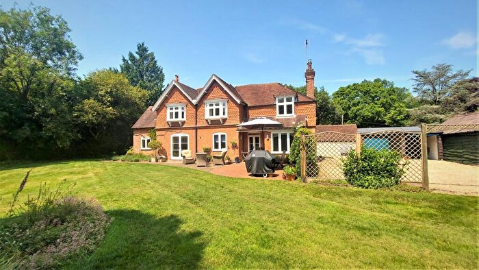4 Bedroom Detached House For Sale In Hermitage Road, Cold Ash, Thatcham, Berkshire, RG18
