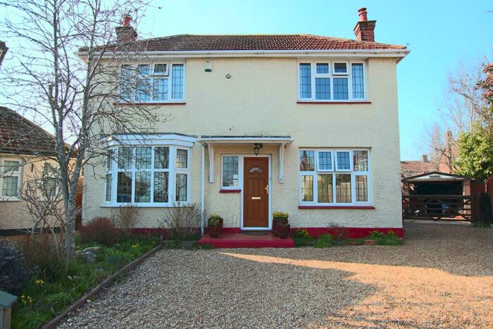3 Bedroom Detached House For Sale In Bassett, Southampton, SO16