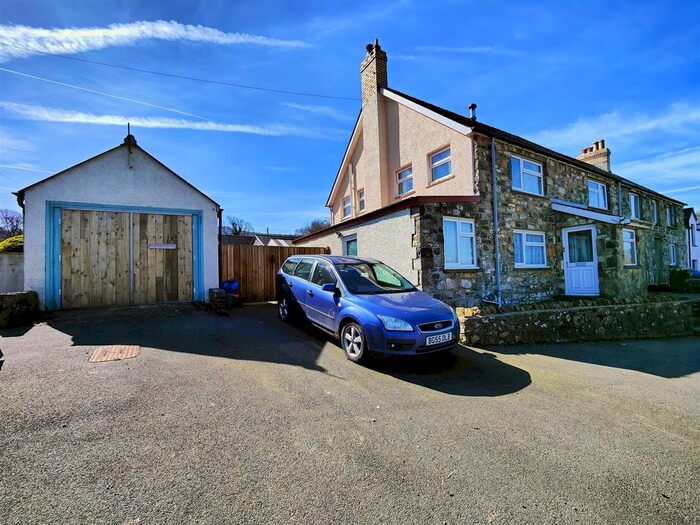 4 Bedroom End Of Terrace House For Sale In Gwaunydd, New Road, Newport, SA42