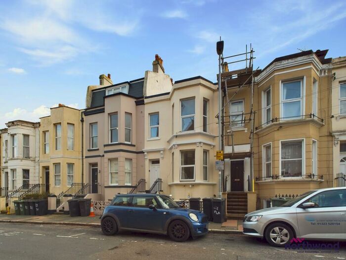 2 Bedroom Flat To Rent In Ceylon Place, Eastbourne, BN21