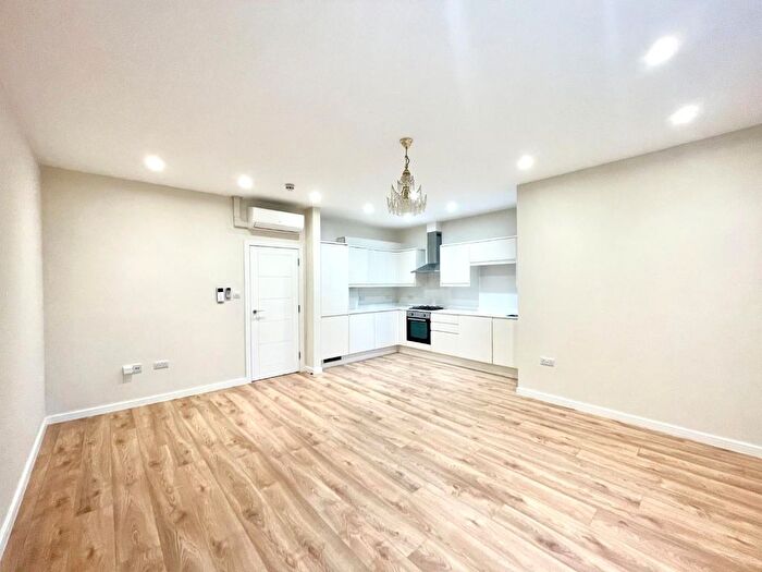 2 Bedroom Property To Rent In Hastings Road, London, W13
