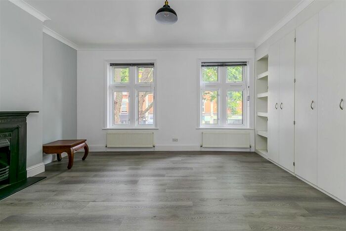 Studio To Rent In Chiswick High Road, London, W4