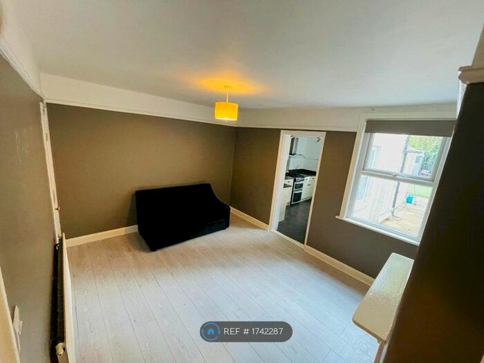 2 Bedroom Terraced House To Rent In Chessington Road, Epsom, KT19