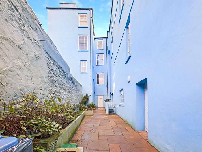 2 Bedroom Flat To Rent In Upper Frog Street, Ashley House Upper Frog Street, SA70