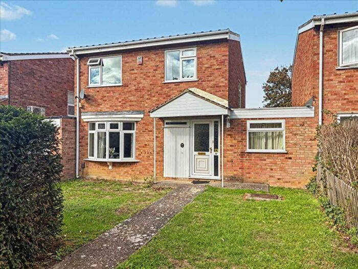 3 Bedroom Link Detached House For Sale In Carisbrooke Way, Bedford, MK41