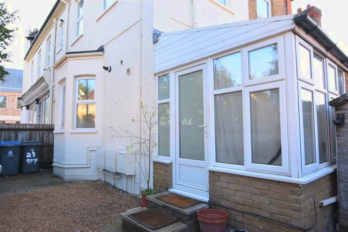 1 Bedroom Flat To Rent In Glenville Road, Kingston Upon Thames, KT2