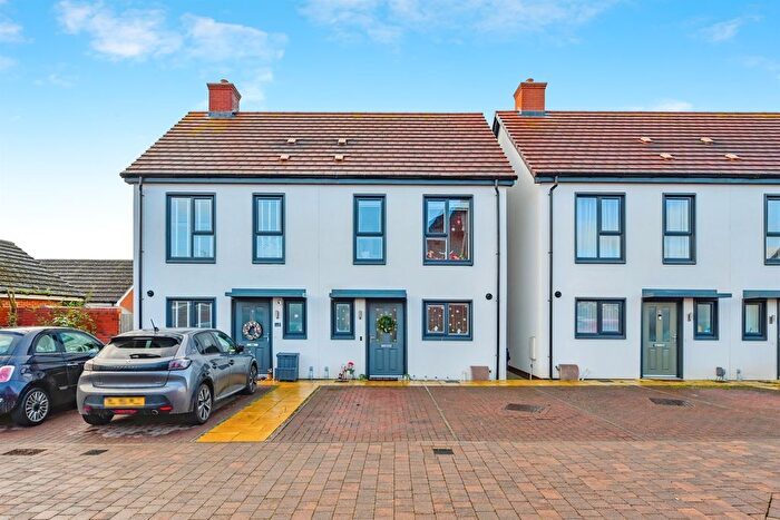 2 Bedroom Semi Detached House For Sale In Gemson Close, Fradley, Lichfield, WS13