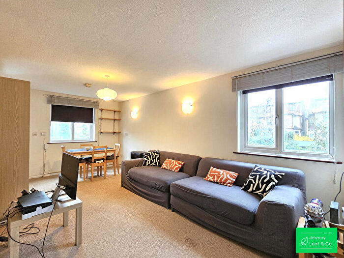 2 Bedroom Apartment To Rent In Deanery Close, N2