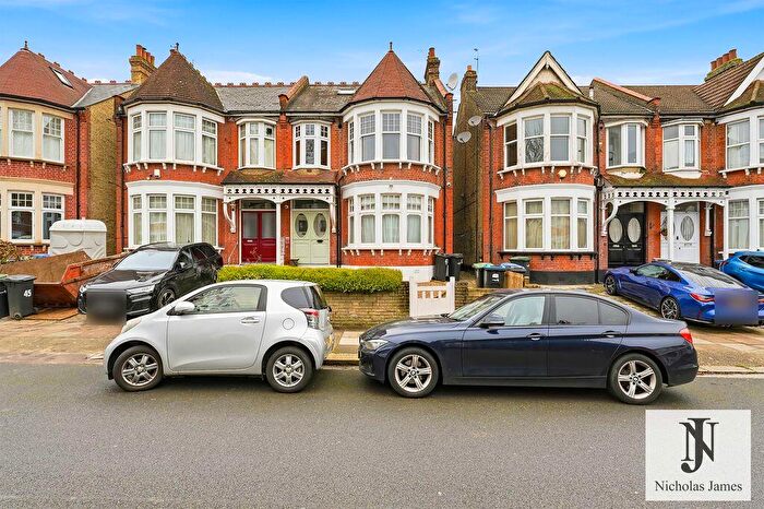 1 Bedroom Flat For Sale In Amberley Road, Palmers Green, N13