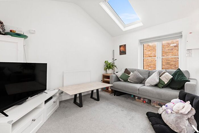 1 Bedroom Flat To Rent In Shillington Old School, Este Road, SW11