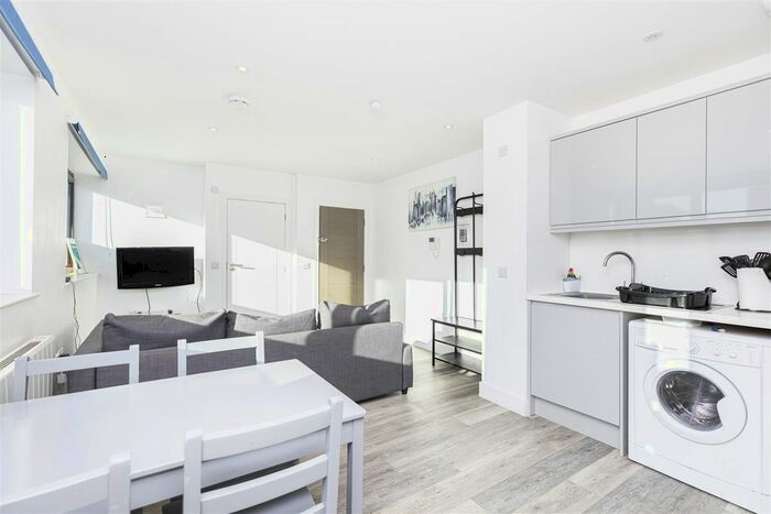 1 Bedroom Flat To Rent In Upper Hinton Road, Bournemouth, BH1