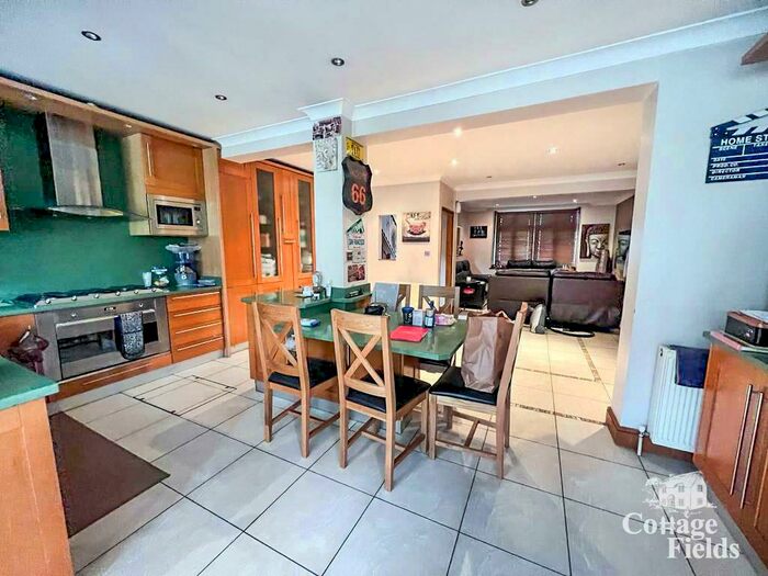 4 Bedroom House To Rent In Hampton Road, London, E4