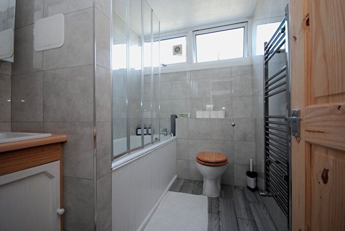 4 Bedroom Terraced House To Rent In St James Crescent, Brixton, SW9