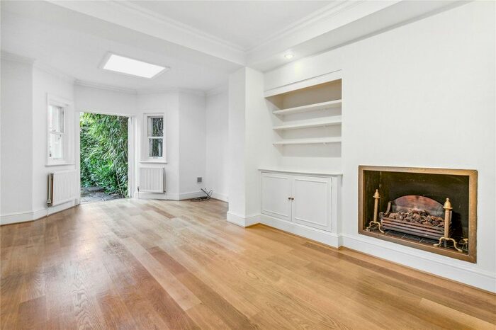 3 Bedroom Maisonette To Rent In St Quintin Avenue, London, W10