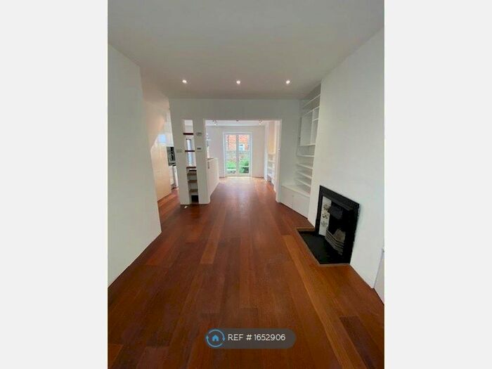 3 Bedroom Terraced House To Rent In Oaklands Grove, London, W12