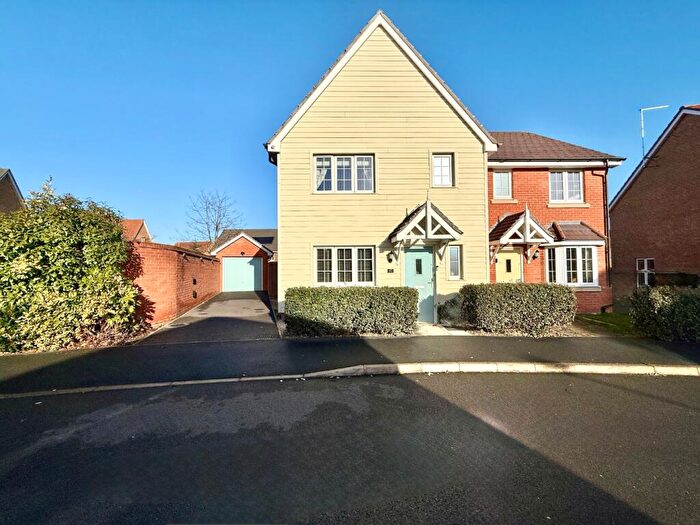 3 Bedroom Semi-Detached House For Sale In , Boxgrove Way, Daventry, NN11