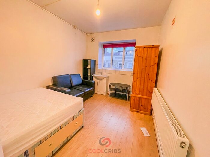 Studio To Rent In Holloway Road, Islington, London, N7