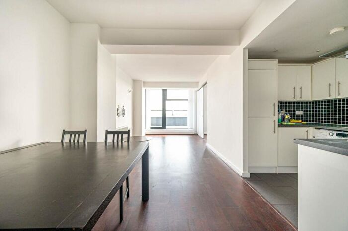 2 Bedroom Flat To Rent In Bridgepoint Lofts, Forest Gate, London, E7