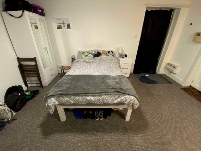 Studio To Rent In Broad Street, Canterbury Ref -, CT1