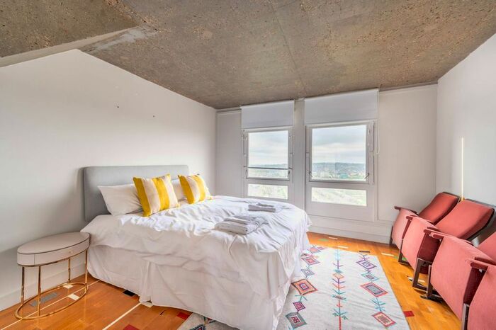 2 Bedroom Flat To Rent In Golborne Road, Westbourne Park, London, W10