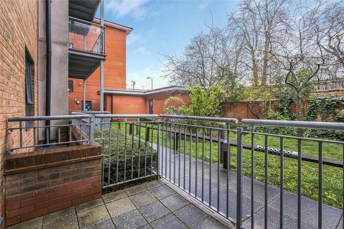 1 Bedroom Flat For Sale In Cherrywood Lodge, Birdwood Avenue, London, SE13