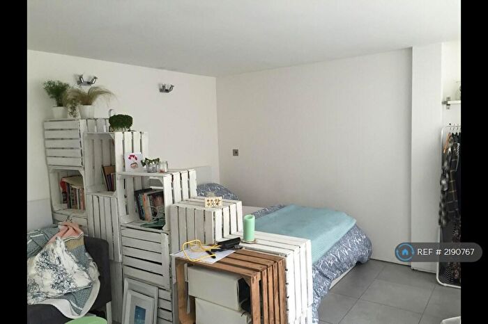 Studio To Rent In Garden Studio, London, N10