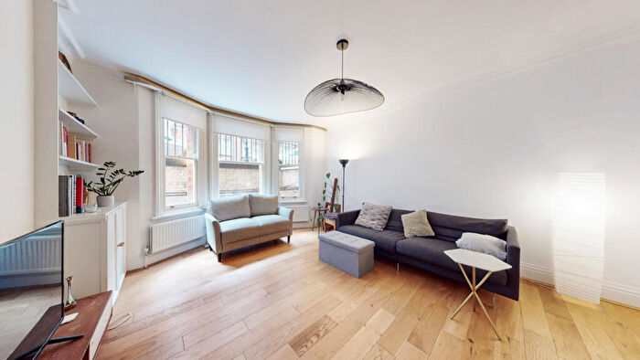 3 Bedroom Flat To Rent In Clarence Gate Gardens, Glentworth Street, NW1