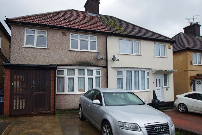 1 Bedroom Flat To Rent In Berry Avenue, Watford, WD24