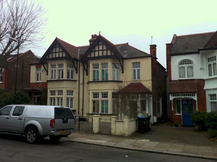 Studio To Rent In Ulleswater Road, Southgate, N14