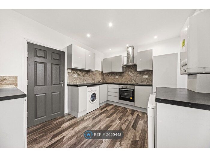 2 Bedroom Flat To Rent In Montpellier Terrace, Scarborough, YO11