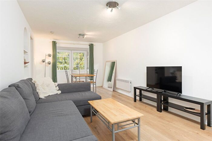 2 Bedroom Flat To Rent In Selhurst Close, London, SW19