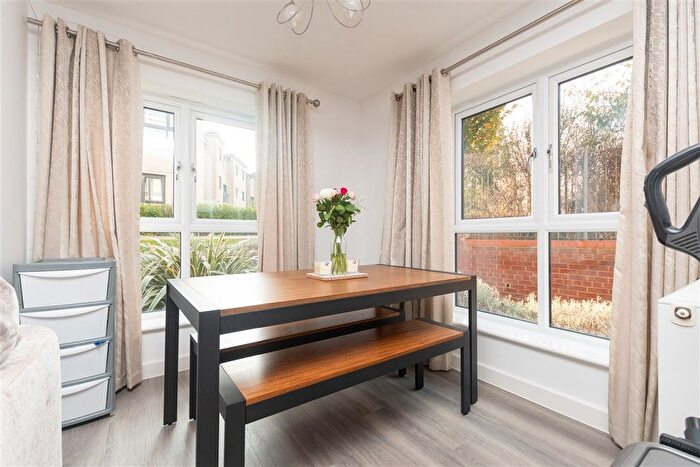 2 Bedroom Flat For Sale In Hindmarsh Crescent, Gravesend, Kent, DA11