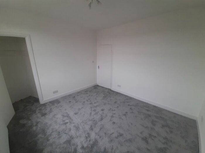 3 Bedroom Flat To Rent In Park Avenue, London, NW2