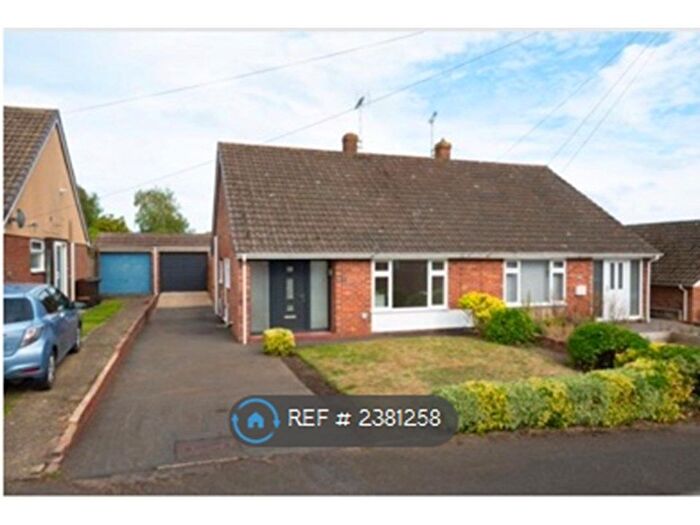2 Bedroom Bungalow To Rent In Yeoman Gardens, Willesborough, Ashford, TN24