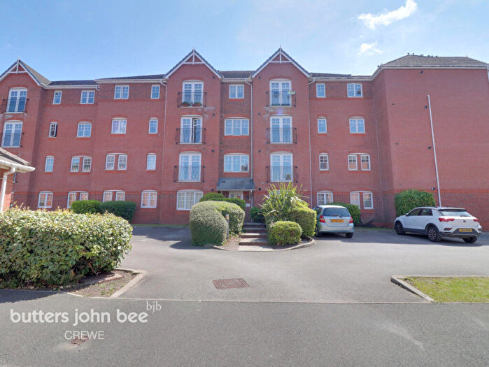 2 Bedroom Flat For Sale In Blount Close, Crewe, CW1