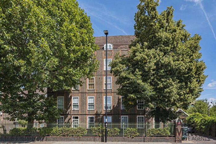 2 Bedroom Flat For Sale In Hazelwood House, Deptford, SE8
