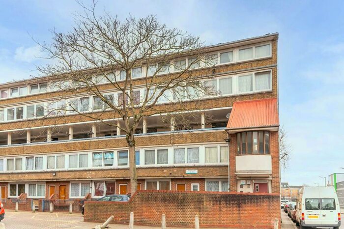 1 Bedroom Flat For Sale In Daniel Gardens, Peckham, London, SE15