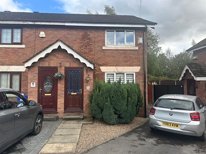 2 Bedroom Town House For Sale In Deanbrook Close, Moston, Manchester, M40