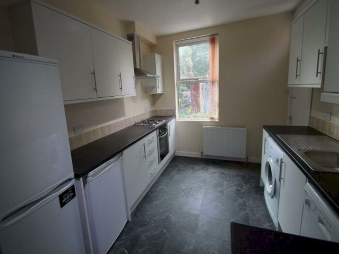 5 Bedroom House To Rent In Cardigan Road, Leeds, LS6