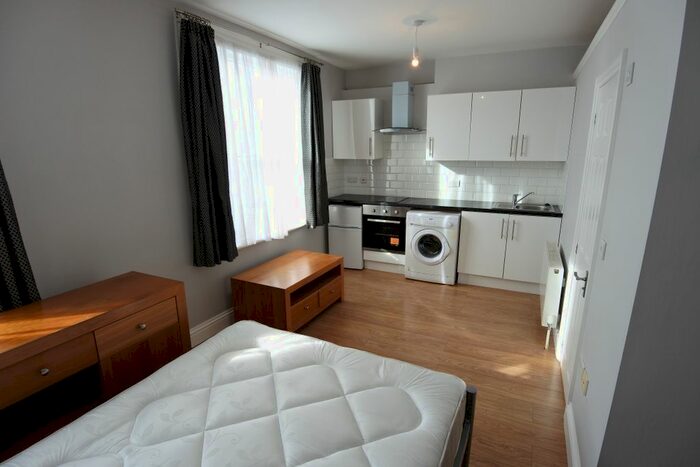 Studio To Rent In Claremont Road, Cricklewood, NW2