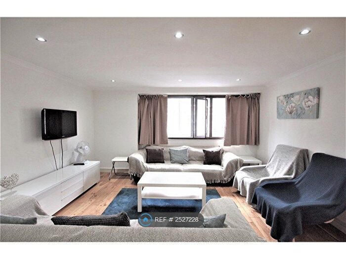 2 Bedroom Flat To Rent In Sullivan Court, London, SW5
