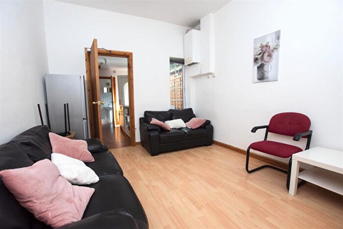 5 Bedroom House To Rent In George Road, Birmingham, West Midlands, B29