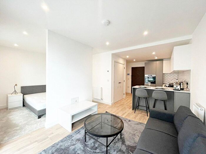 1 Bedroom Flat To Rent In Arber House, London, UB1
