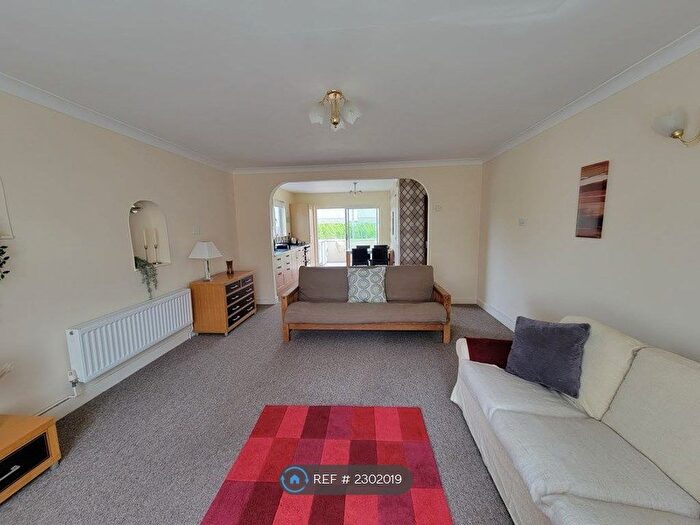 3 Bedroom Flat To Rent In Seacrest, Paignton, TQ4