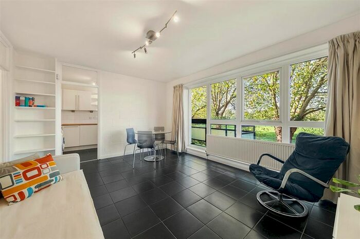 2 Bedroom Flat To Rent In Putney Common, London, SW15